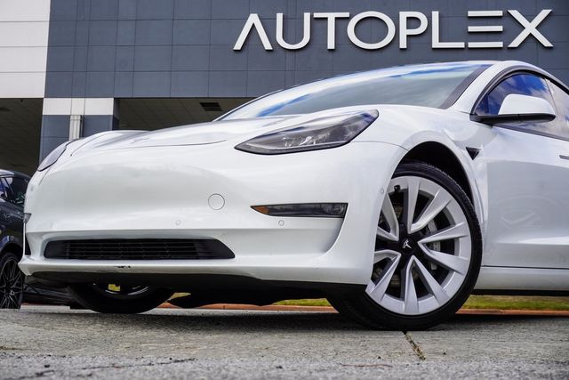 2021 Tesla Model 3 Standard Range Plus photo 2