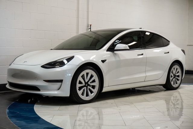 2021 Tesla Model 3 Standard Range Plus photo 3
