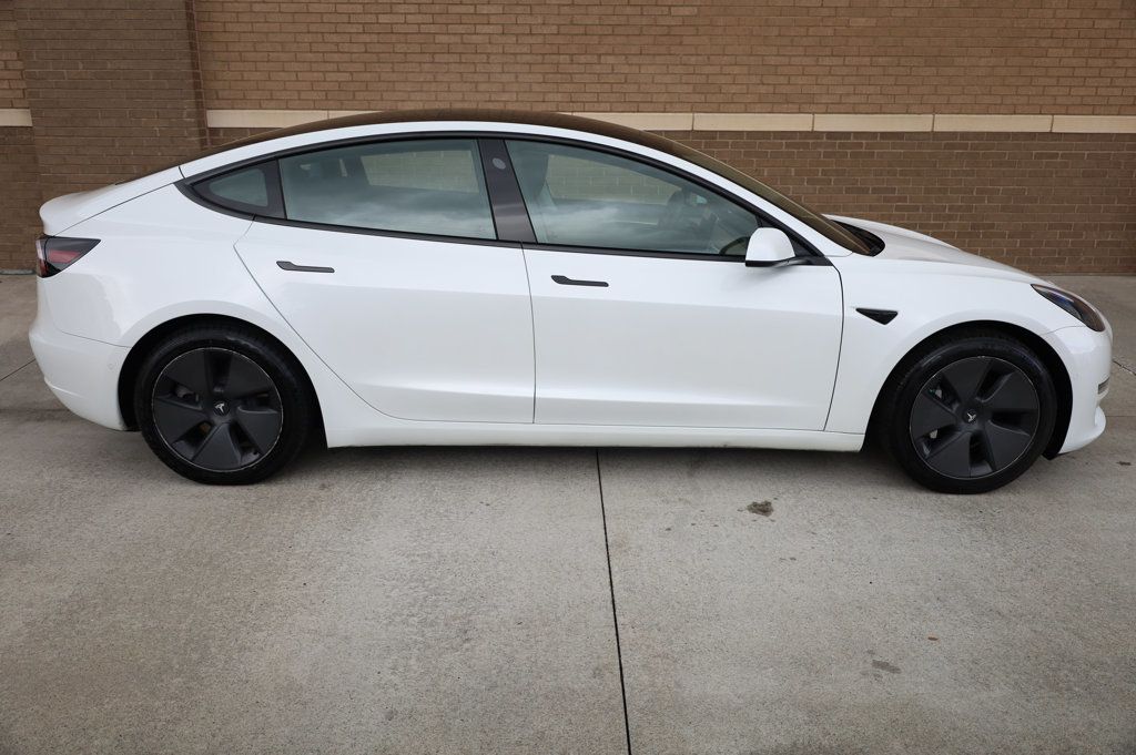 2021 Tesla Model 3 Standard Range Plus photo 3
