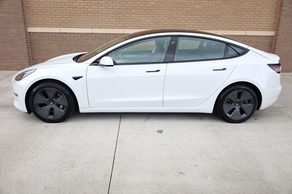 2021 Tesla Model 3 Standard Range Plus photo 4