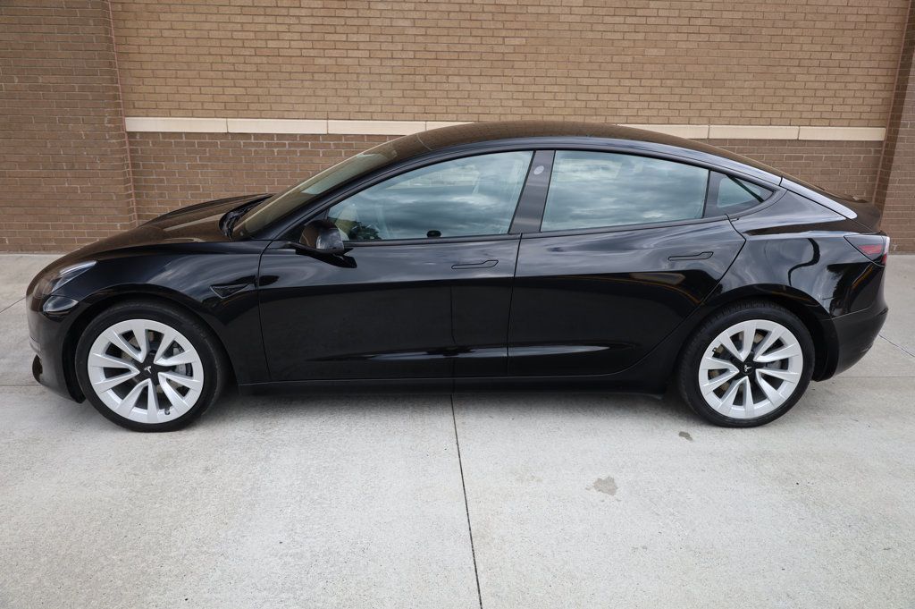2021 Tesla Model 3 Standard Range Plus photo 3