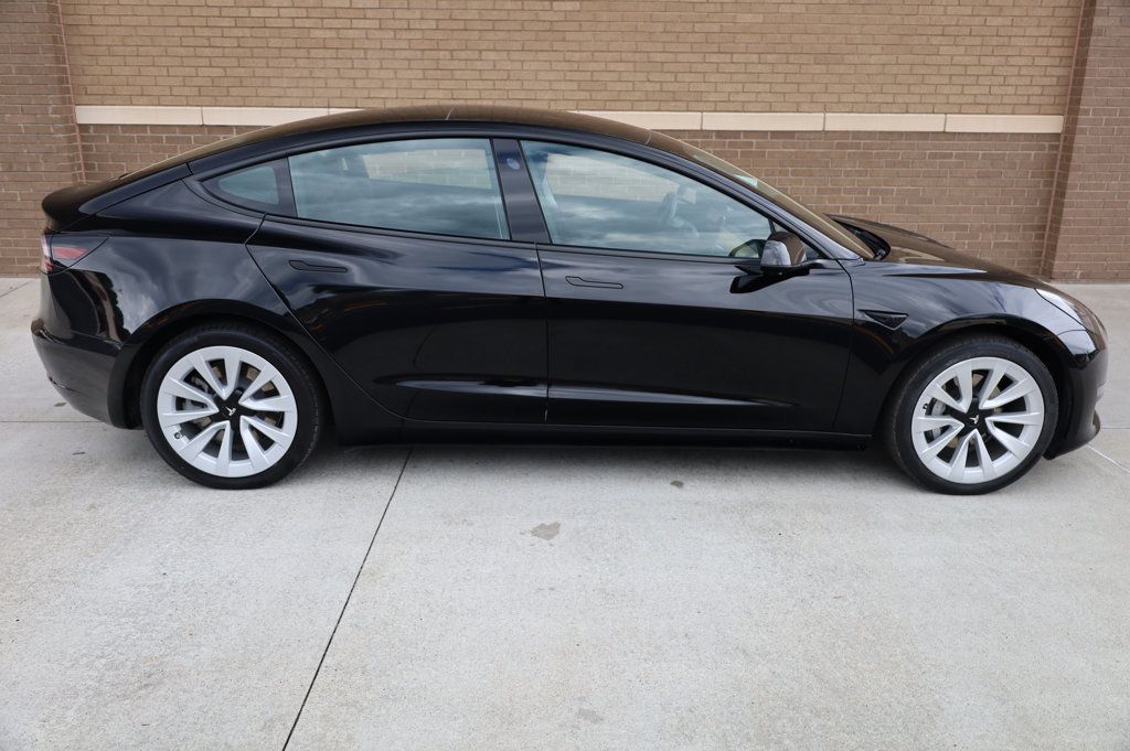 2021 Tesla Model 3 Standard Range Plus photo 4