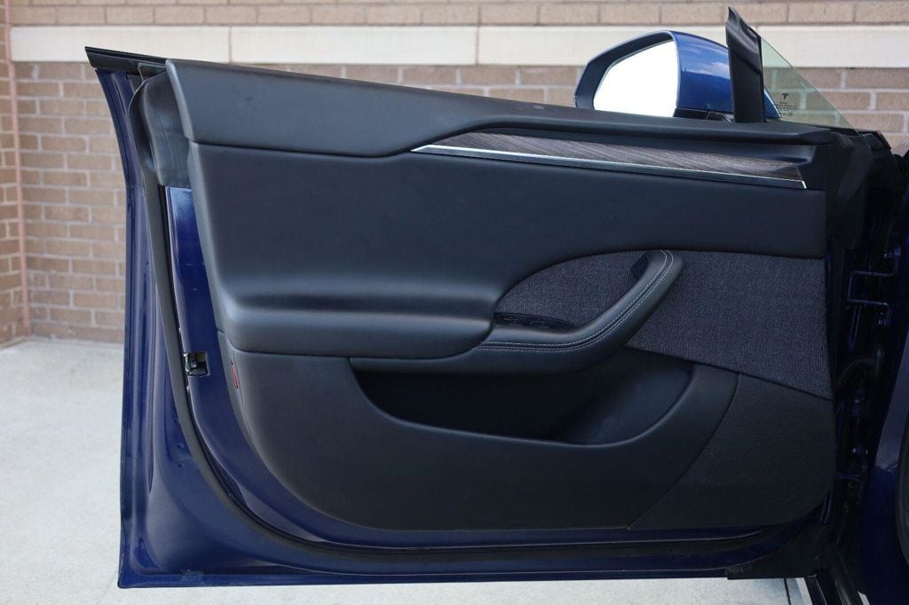 Tesla Model S photo 14