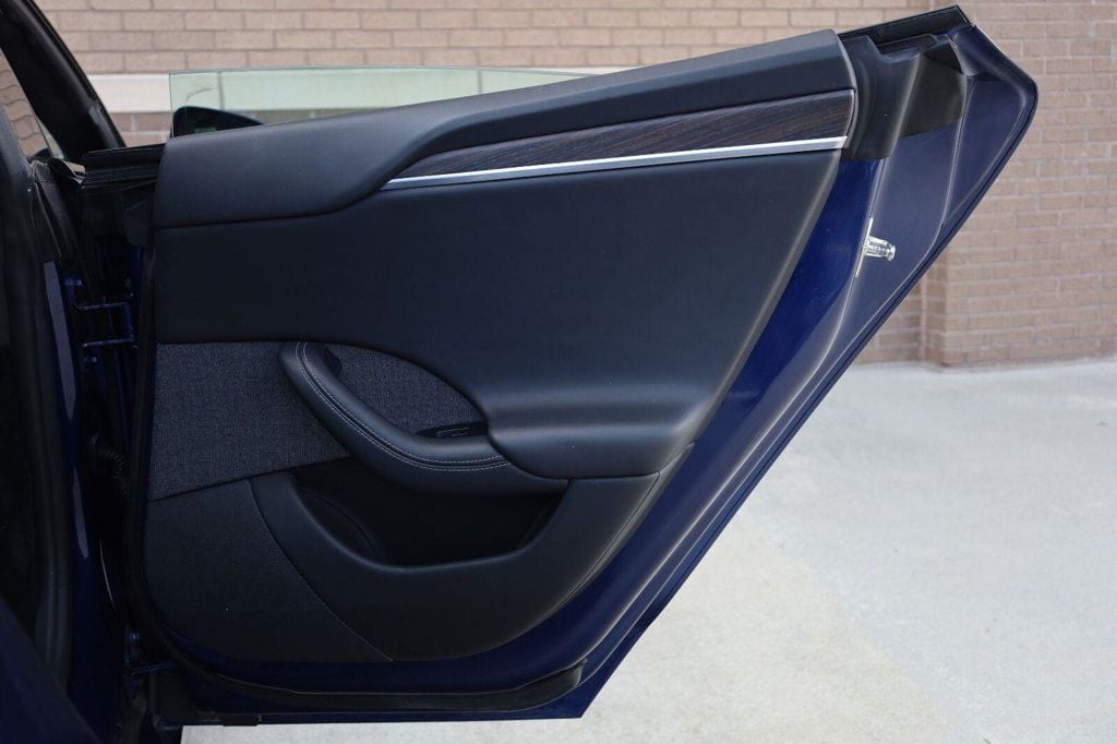Tesla Model S photo 21