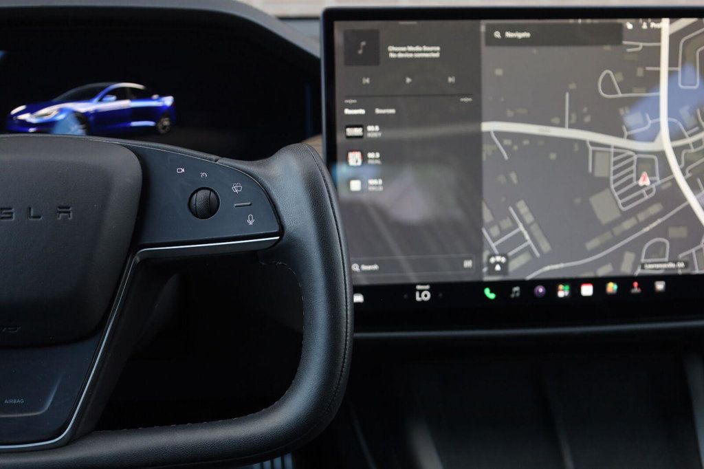 Tesla Model S photo 32
