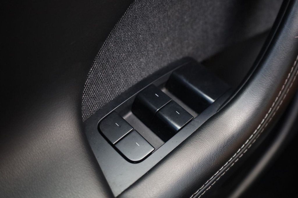 Tesla Model S photo 33