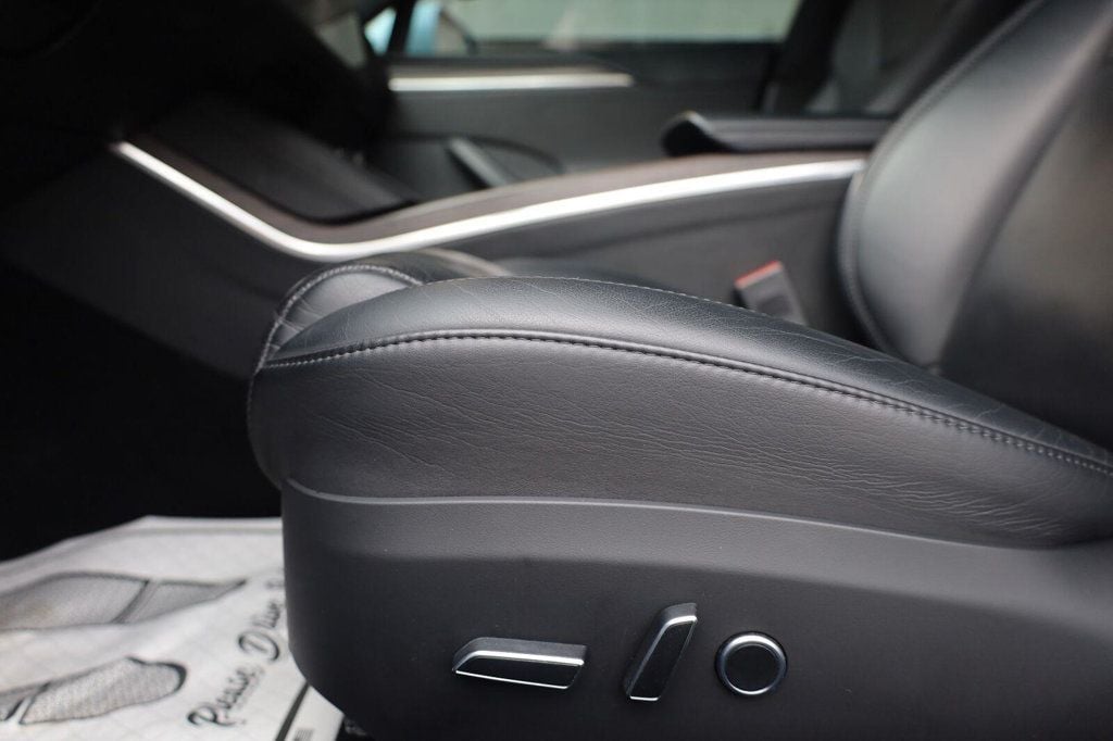 Tesla Model S photo 19