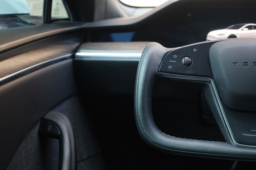 Tesla Model S photo 32