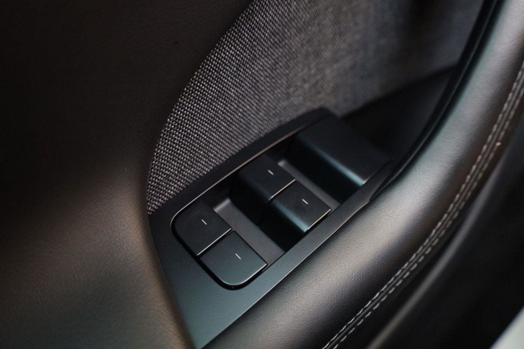 Tesla Model S photo 34