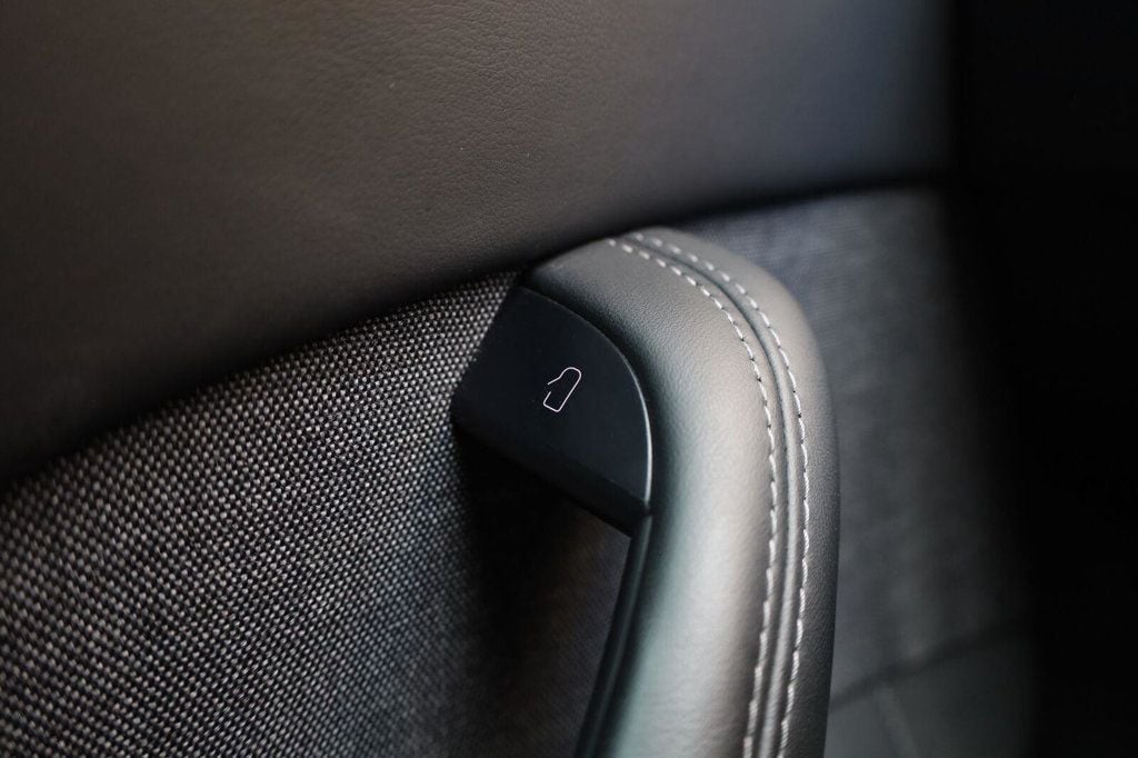 Tesla Model S photo 35
