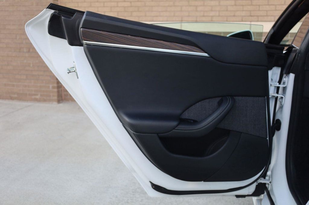 Tesla Model S photo 20