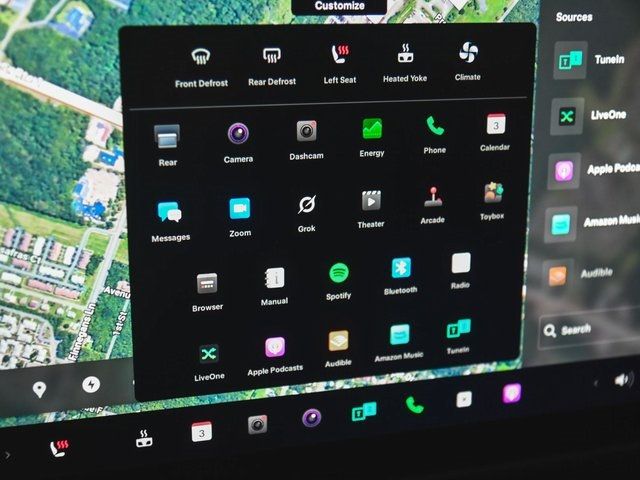 2021 Tesla Model S Plaid - 22925347 - 16