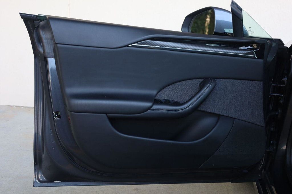 Tesla Model S photo 15