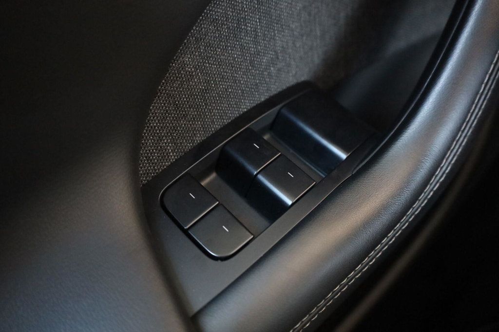 Tesla Model S photo 34