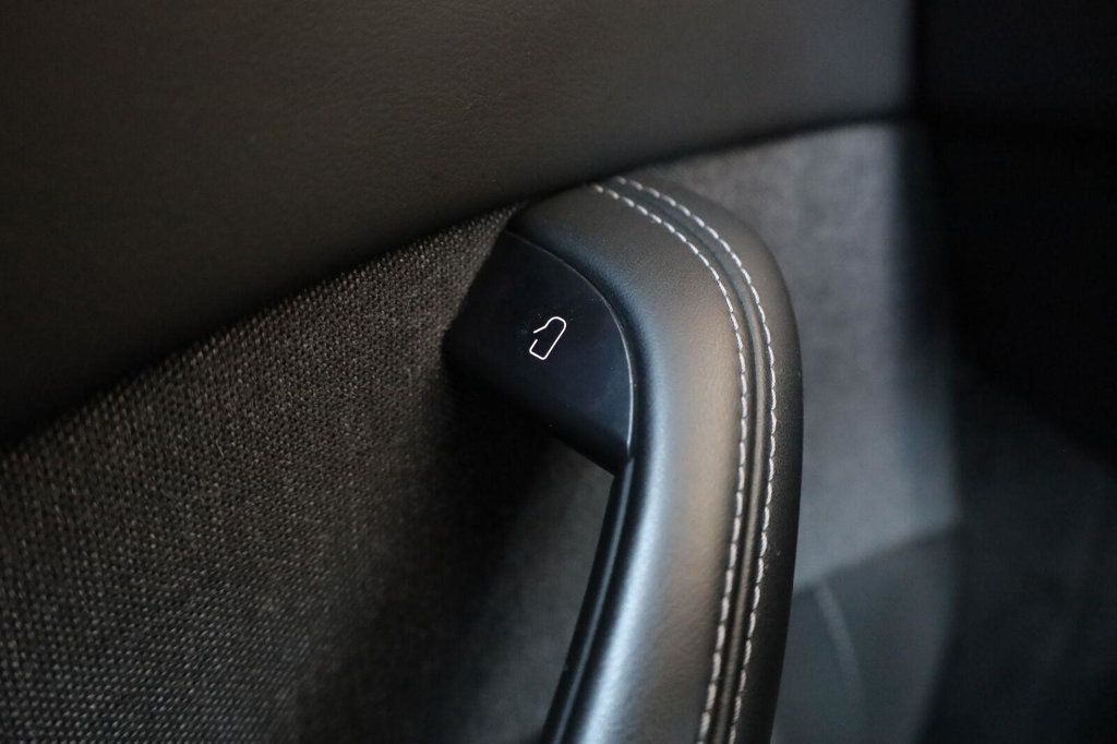 Tesla Model S photo 35