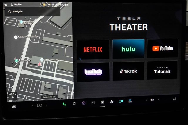 2021 Tesla Model S Plaid AWD - 23035713 - 23