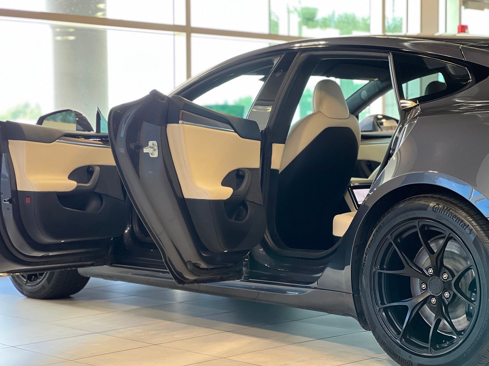2021 Tesla Model S Plaid AWD photo 15