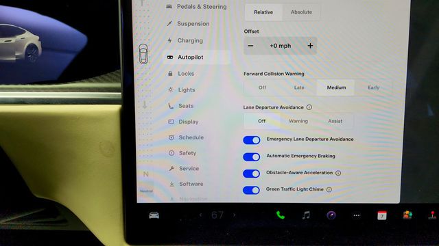 2021 Tesla Model S Plaid AWD w/ 21'' Arachnid Wheels and Premium Cream Interior - 23009553 - 19