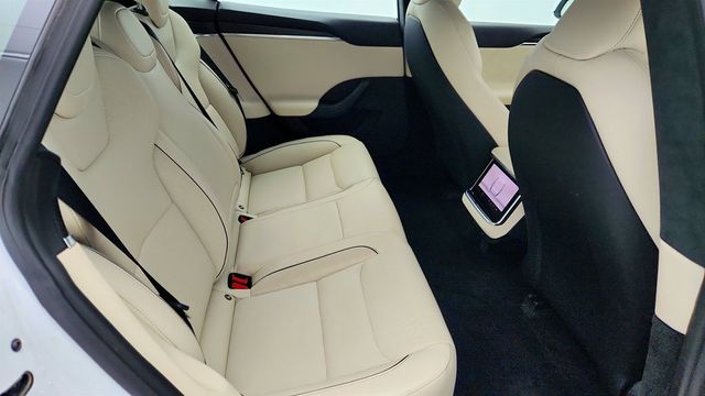 2021 Tesla Model S Plaid AWD w/ 21'' Arachnid Wheels and Premium Cream Interior - 23009553 - 26