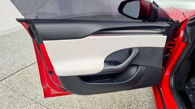 2021 Tesla Model S Plaid AWD w/ Cream Premium Interior - 23008361 - 10