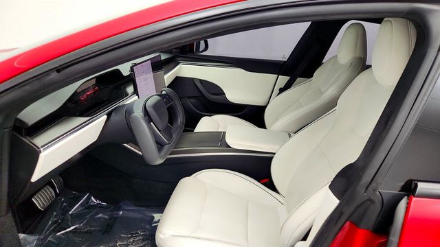 2021 Tesla Model S Plaid AWD w/ Cream Premium Interior - 23008361 - 22