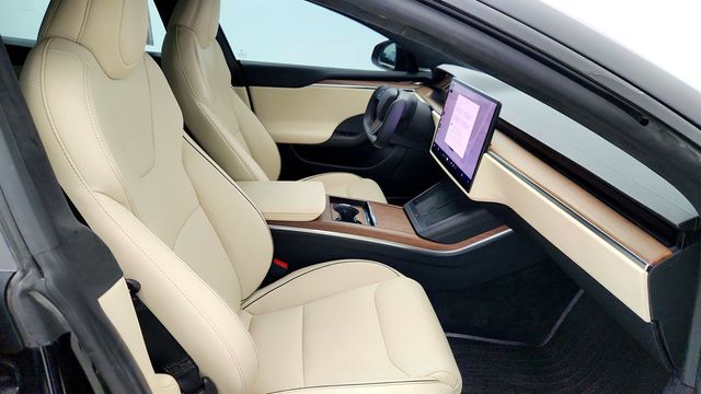 2021 Tesla Model S Plaid AWD with 21'' Arachnid Wheels & Cream Premium Interior - 22985041 - 28