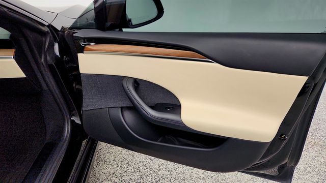 2021 Tesla Model S Plaid AWD with 21'' Arachnid Wheels & Cream Premium Interior - 22985041 - 30