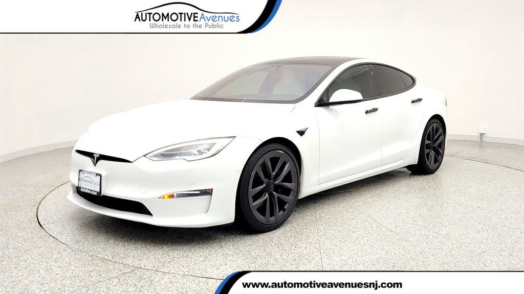 2021 Tesla Model S Plaid AWD with 21'' Arachnid Wheels & White & Black Premium Int. - 22988409 | Video 1