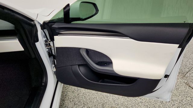 2021 Tesla Model S Plaid AWD with 21'' Arachnid Wheels & White & Black Premium Int. - 22988409 - 29