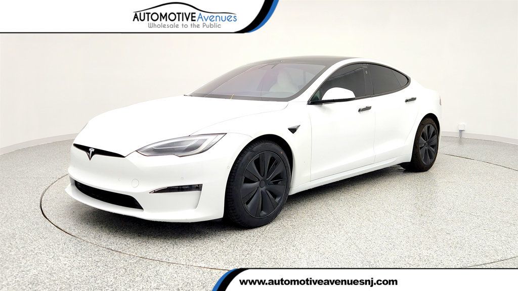 2021 Tesla Model S Plaid AWD with White & Black Premium Interior - 22971274 | Video 1