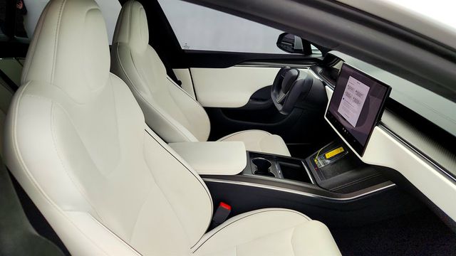 2021 Tesla Model S Plaid AWD with White & Black Premium Interior - 22971274 - 27