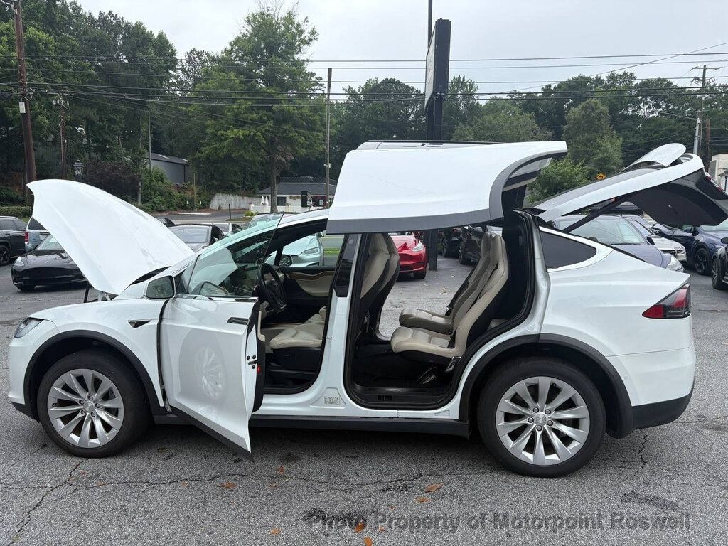 Tesla Model X photo 10