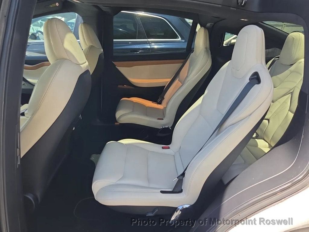 Tesla Model X photo 11