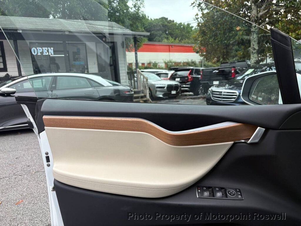 Tesla Model X photo 16