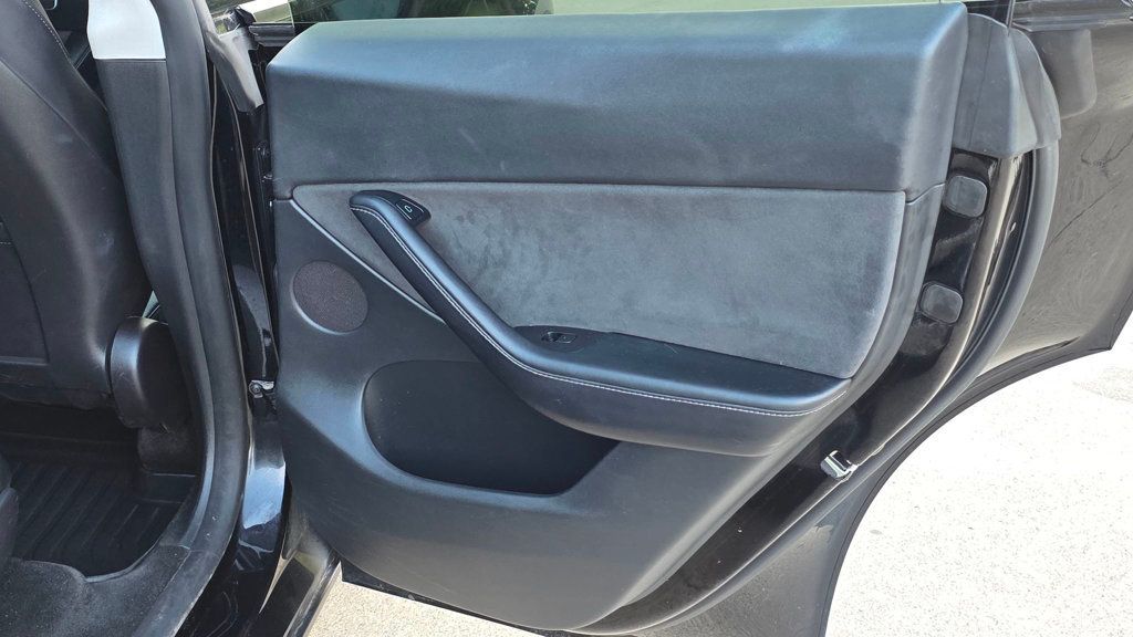 2021 Tesla Model Y 2021 Tesla Model Y Long Range - Rare 3rd Row Seat Option - 23029560 - 27