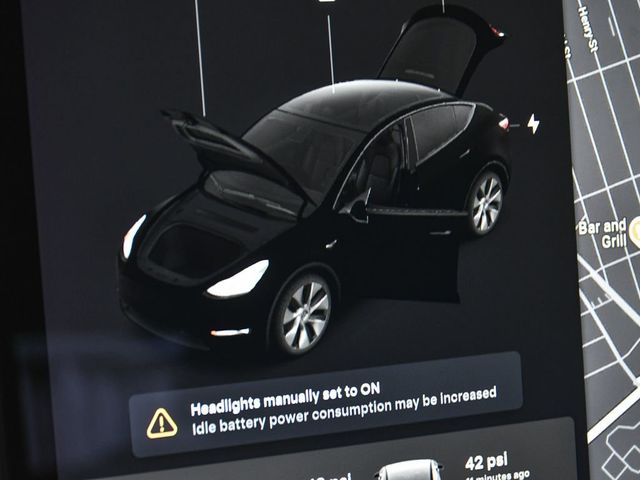 2021 Tesla Model Y Long Range - 23030247 - 52