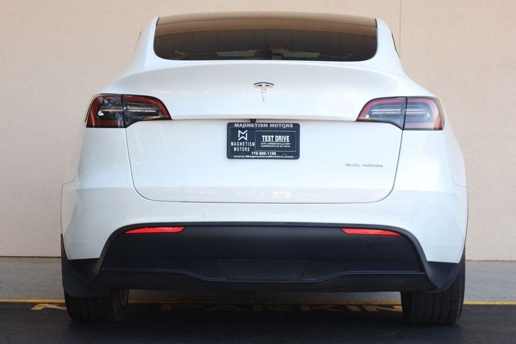 Tesla Model Y photo 10
