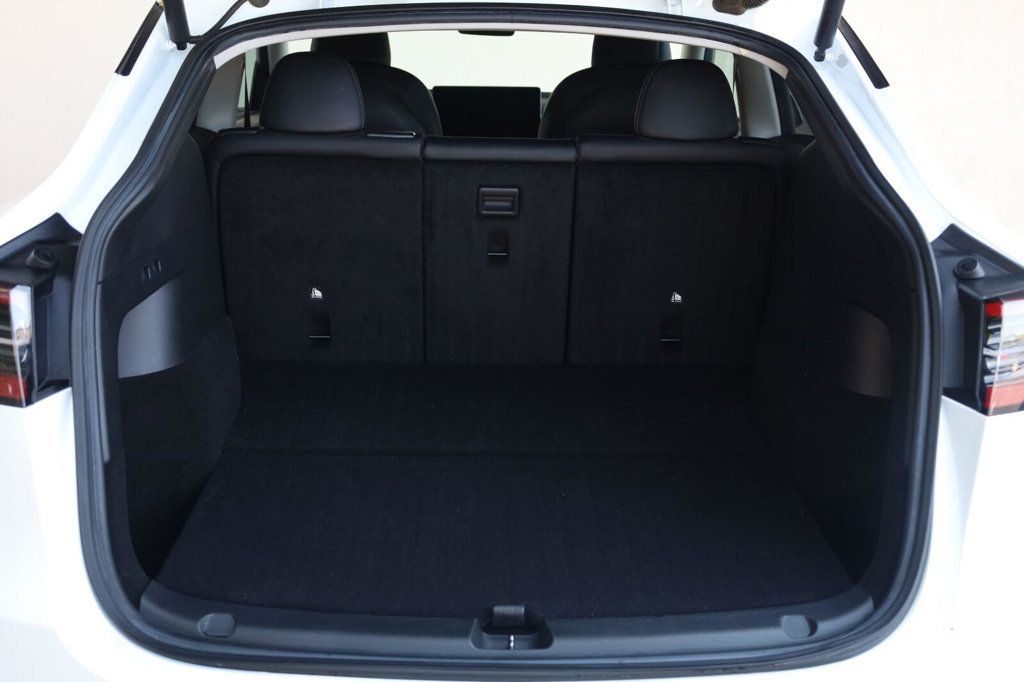 Tesla Model Y photo 13
