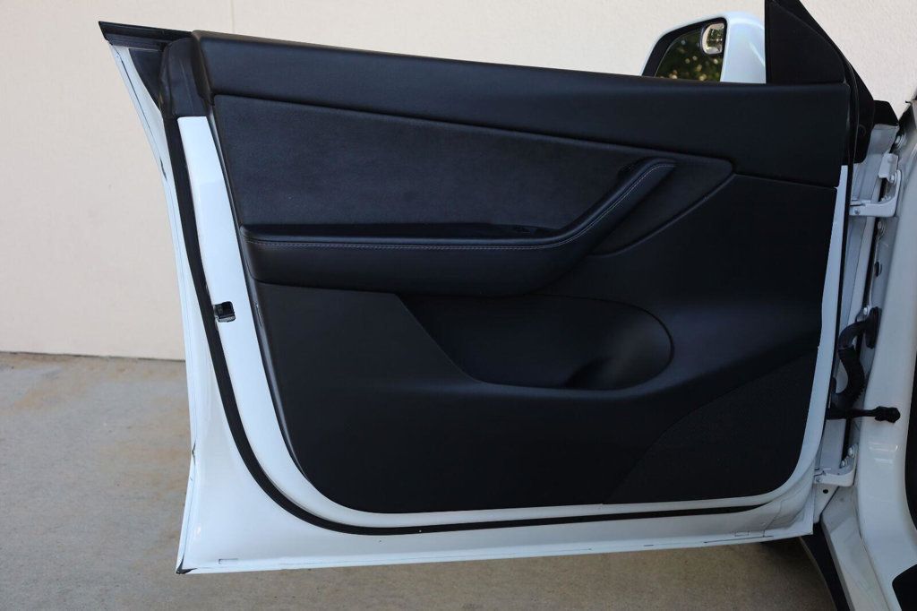 Tesla Model Y photo 15