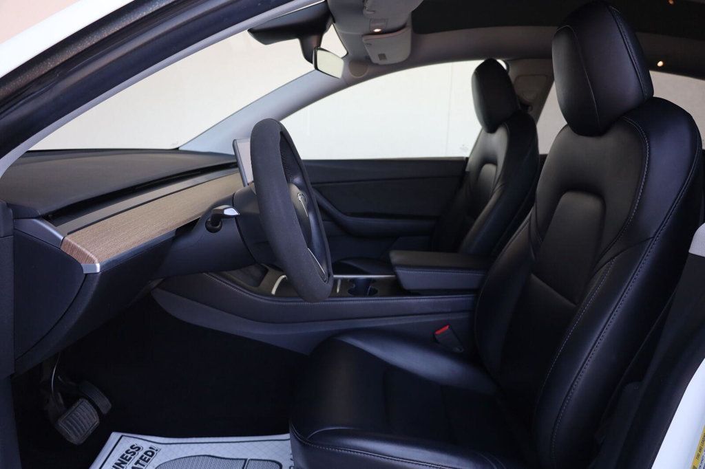 Tesla Model Y photo 17