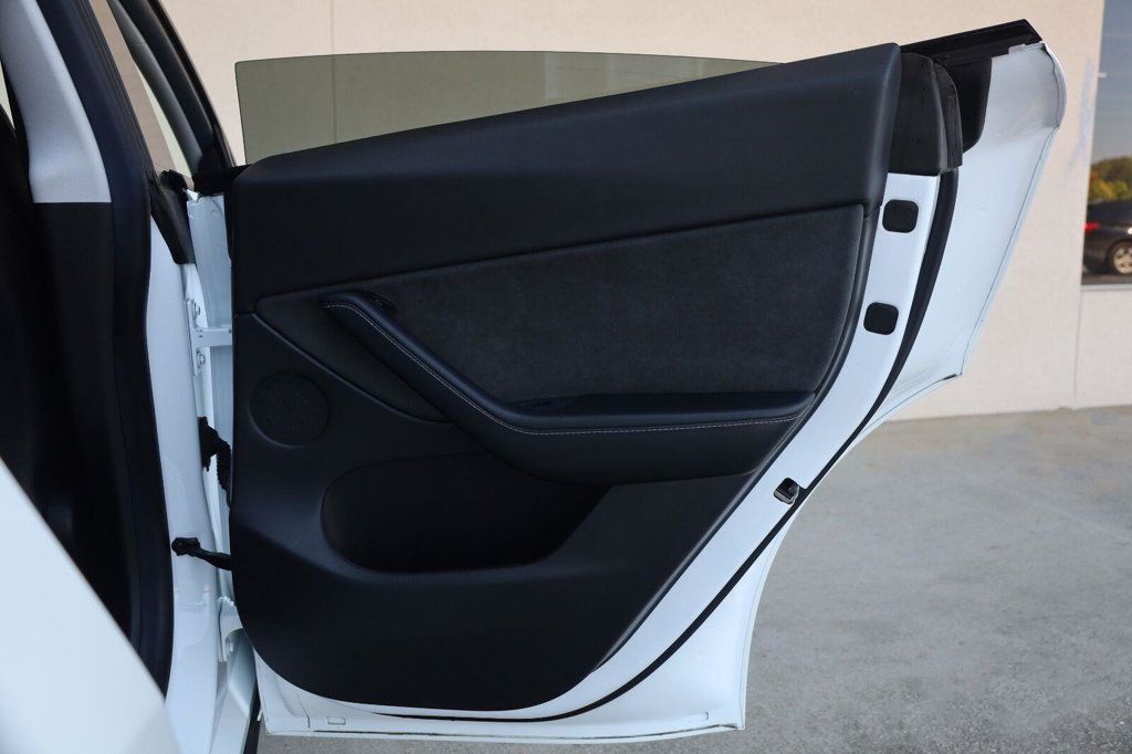 Tesla Model Y photo 22