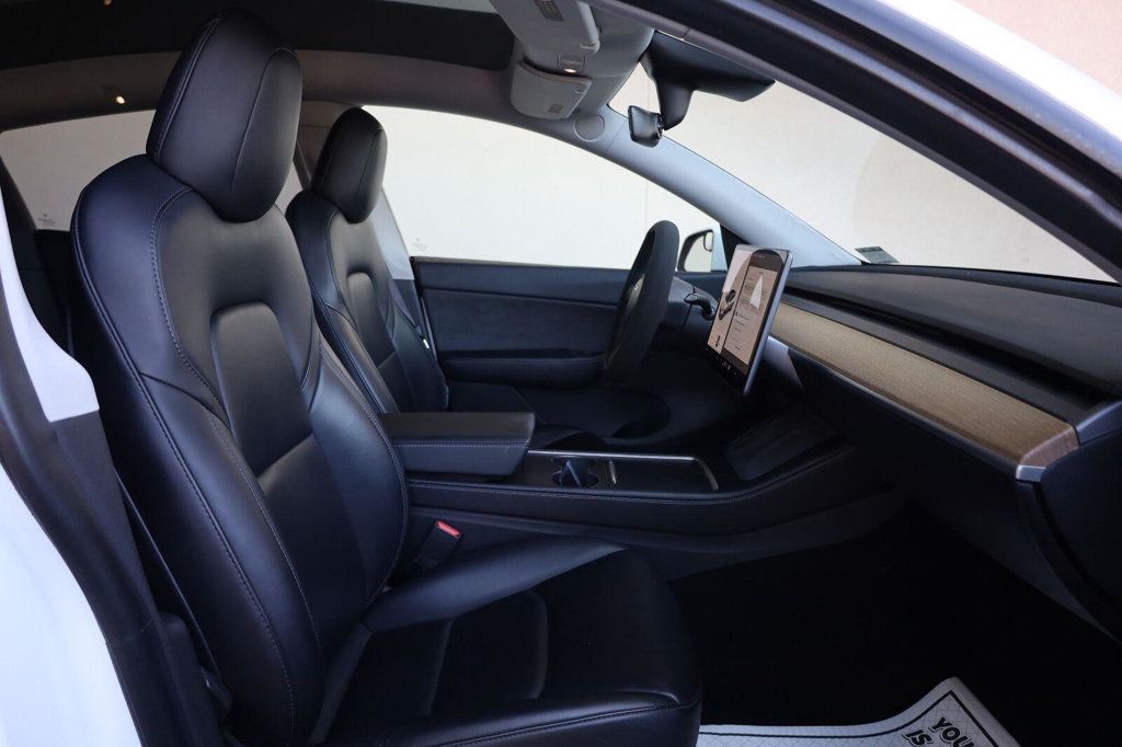 Tesla Model Y photo 26