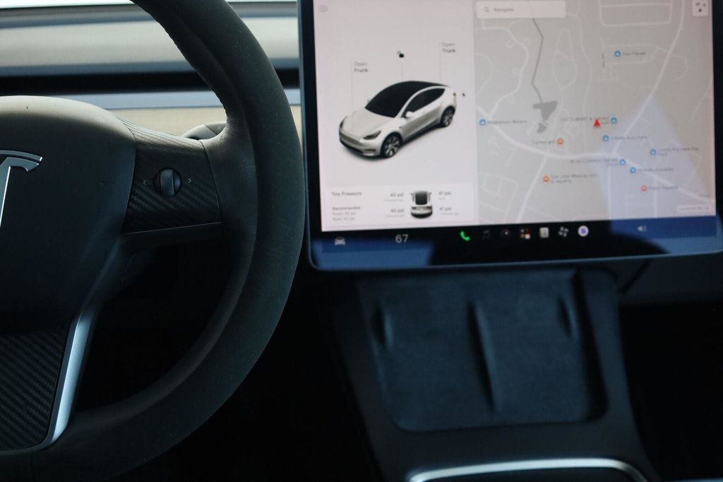 Tesla Model Y photo 33
