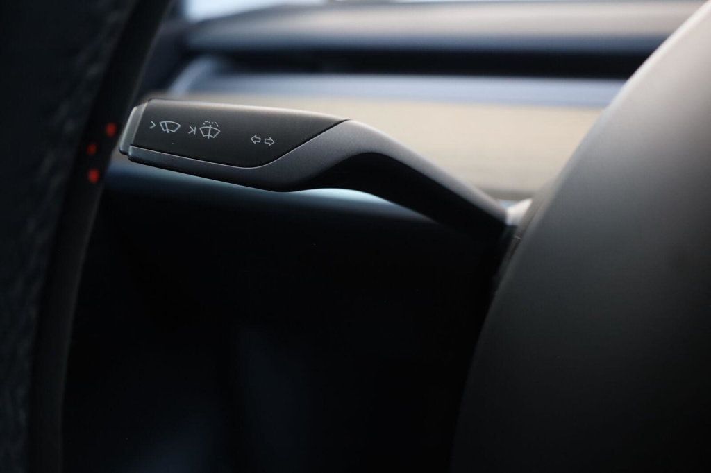 Tesla Model Y photo 34