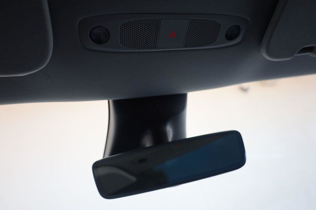 Tesla Model Y photo 39