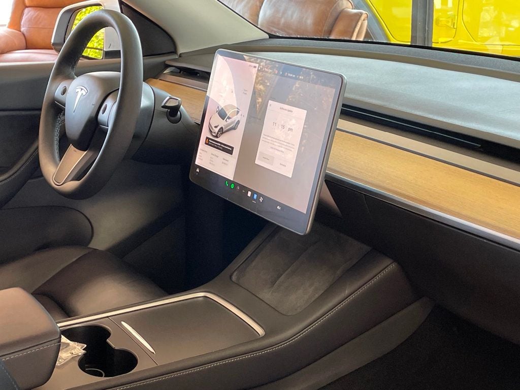 2021 Tesla Model Y Long Range AWD - 23040573 - 20