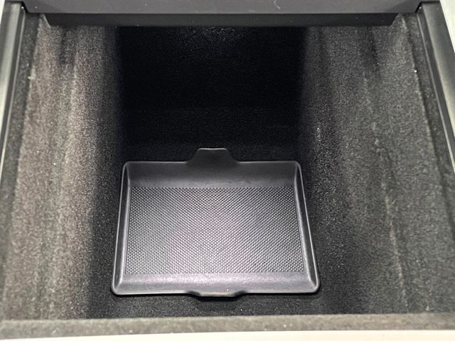 2021 Tesla Model Y Long Range AWD - 23040573 - 35