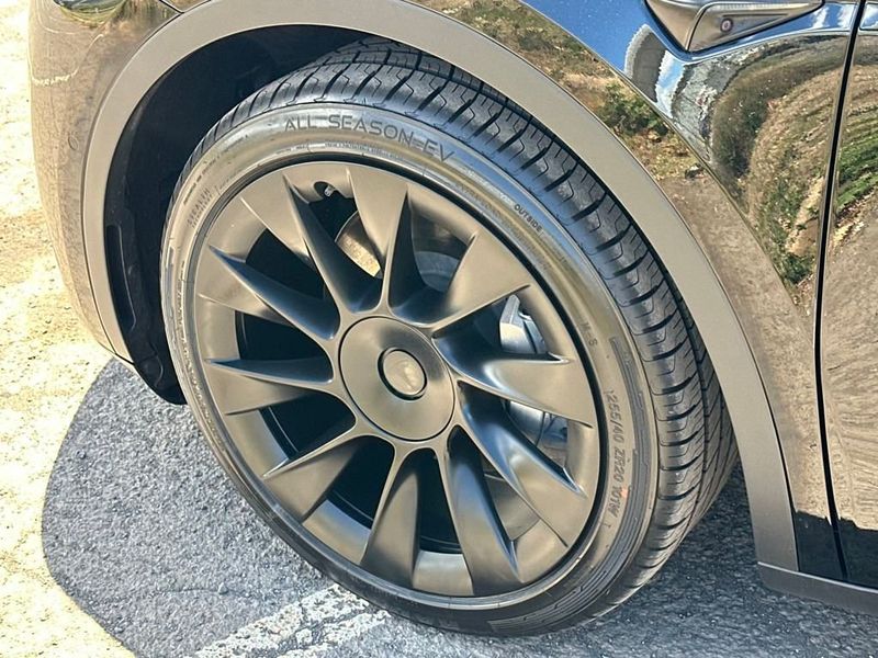 2021 Tesla Model Y Long Range photo 10