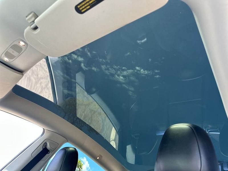 2021 Tesla Model Y Long Range photo 17
