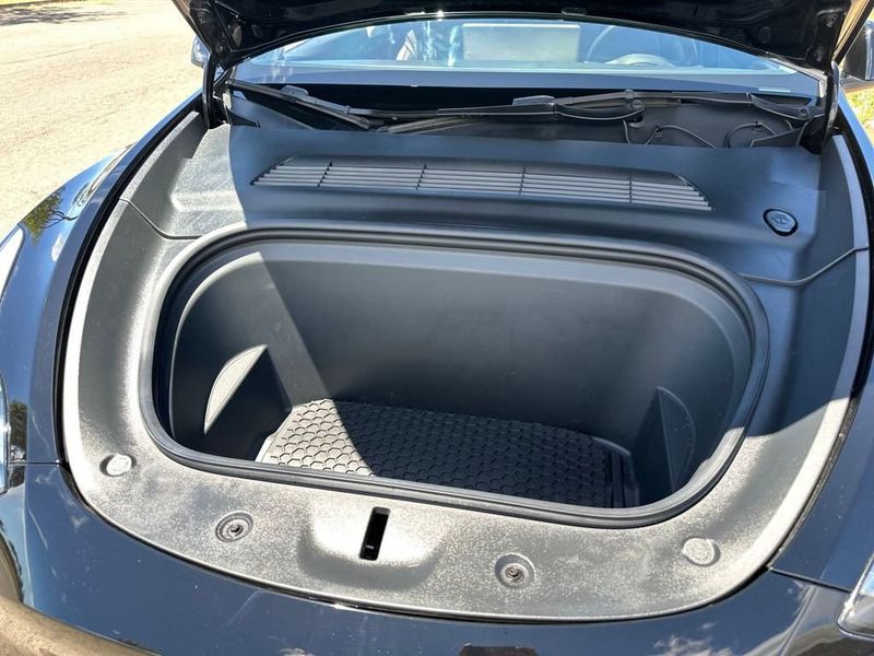 2021 Tesla Model Y Long Range photo 19